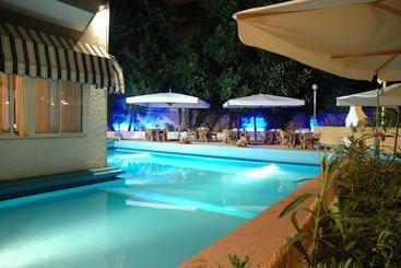 בית מלון כפרי Flamingo