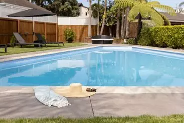 Cobblestone Court Motel   Wenzel Motels