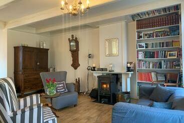 Отель De Thuiskamer In Grou Als B&b Of Vakantiehuis