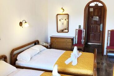 בית מלון כפרי Regina Corfu