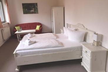 בית מלון כפרי Schlossberg