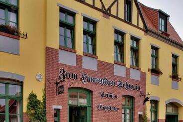 酒店 Zum Hauenden Schwein