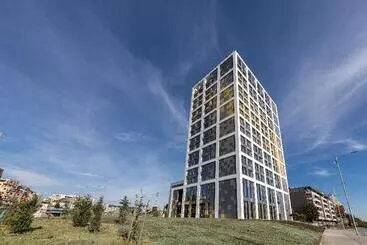 Campus 90 - Free Parking