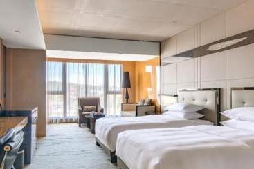 Hotel Shishi Lvdao International