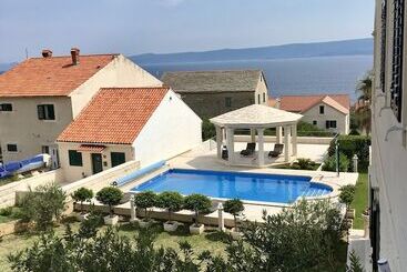 آپارتمان‌های توریست‌ها Apartments Villa Jadranka Adults Only