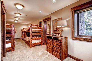 Hotell 5 O' Clock Lodge