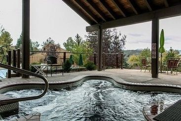 Отель Seasons Four