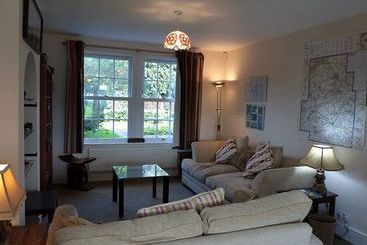 Avalon Lodge Bed And Breakfast