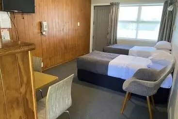 Colonial Motel