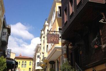 هتل Alp Guesthouse