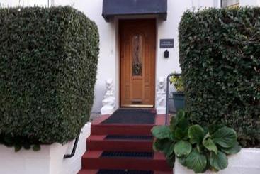 Brunswick Holiday Apartments