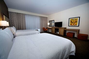 Отель Hampton Inn & Suites By Hilton Truro