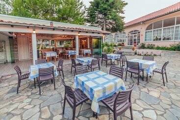 فندق Sintrivanis Beach Resort