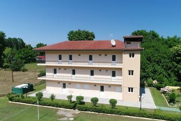 Hotelli Sintrivanis Beach Resort