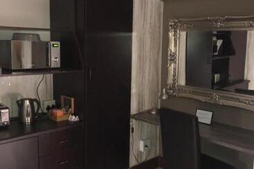 Pension Casa Flora Guesthouse