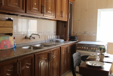 تختخواب و صبحانه Petra Rest Home