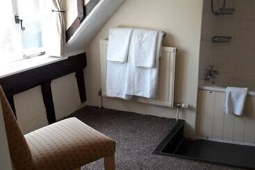 簡易ホテル The Four Horseshoes