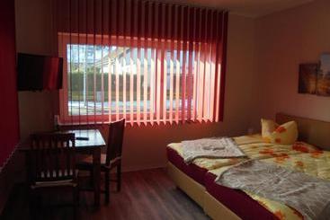 Отель Holstenhofgarni