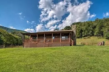 コテージ Authentic Cabin W/ Fire Pit Near Trout Fishing!