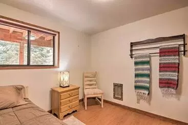 Mökkimajoitus Duck Creek Village Cabin W/ Deck On Half Acre