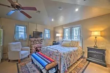 Enchanting Hilltop Cottage In Medicine Park!