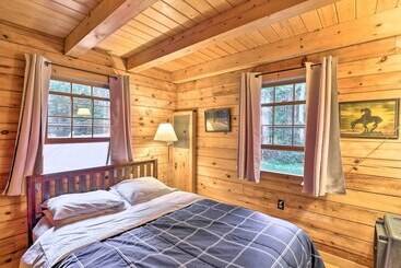 קוטג'' Lakeside Livin: Cozy Cabin Steps To Sebec Lake!