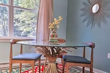 Mökkimajoitus Serene Poconos Cabin W/ Fire Pit & Creek Access!