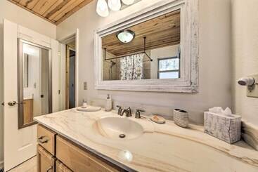 קוטג'' Scenic Murphy Escape With Hot Tub & Fire Pit!