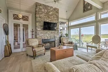 コテージ Spacious & Secluded Stilt Home On Fontaine Reserve