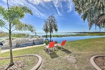 Mökkimajoitus The Bougainvilla  W/ Boat Slip On Lake Istokpoga!