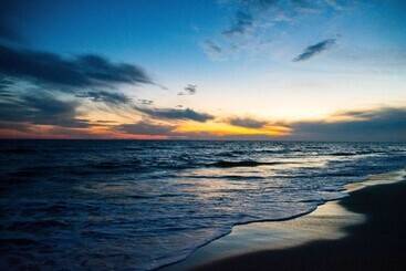 بيت ريفى Holden Beach Vacation Rental: Steps To Shore!