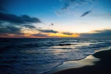 Mökkimajoitus Holden Beach Vacation Rental: Steps To Shore!