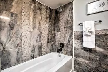 コテージ Richardson Home W/ Hot Tub ~ 17 Mi To Dallas!