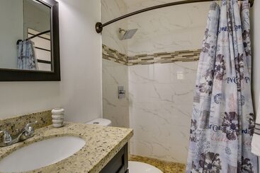 بيت ريفى Margate Home W/ Hot Tub & Putting Green!