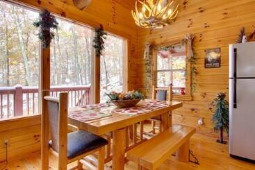 بيت ريفى Secluded Smoky Mountain Cabin W/ Wraparound Deck!