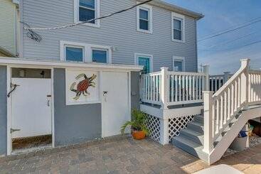 Сельский дом Wildwood House W/ Enclosed Porch Walk To Beach!
