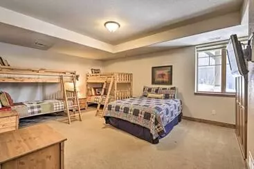 コテージ Fraser Cabin W/ Hot Tub & Mountain Views!