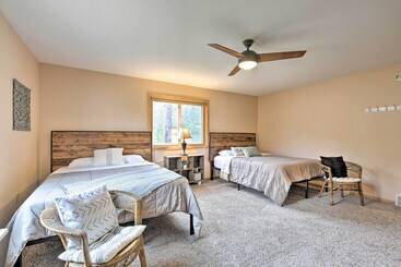 بيت ريفى Cozy Dam Lake Escape W/ Dock, Yard & Water Access!