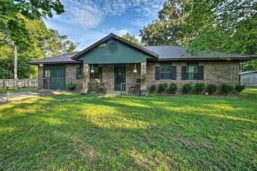 Сельский дом Deer Camp Run Escape W/ Hot Tub & Game Room