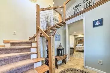 Mökkimajoitus East Tawas Home W/ Patio, Lake Huron On Site