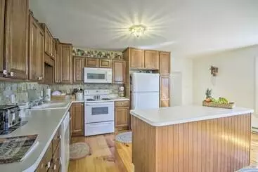 Mökkimajoitus Farmhouse On River, 12 Miles To Liberty Mountain