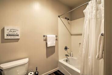 Mökkimajoitus Spacious Flagstaff Home With Fire Pit & Game Room!