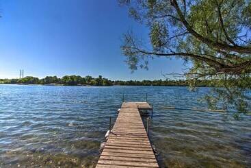 茅舍 Dock, Hot Tub & Game Room: Luxe Lake Latoka Home