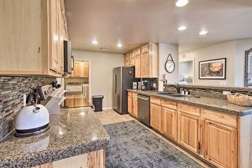 Mökkimajoitus Home W/ Patio In Pinetop Crossing: Walk To Golf!