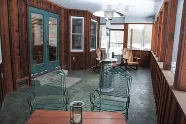 Mökkimajoitus Troutfest  Riverfront Norfork Home, Great Fishing