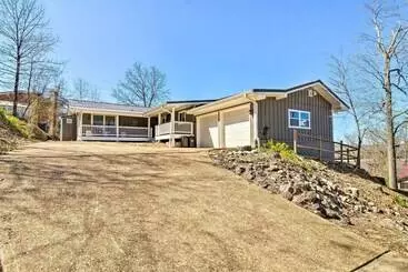 コテージ Beautiful Lakeview Home: Near Bull Shoals Lake!