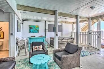 بيت ريفى Coastal Retreat W/ Hot Tub: Steps To Beach!