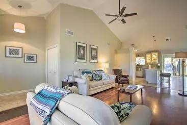 コテージ Glendale Oasis W/ Fenced Yard & Private Pool!