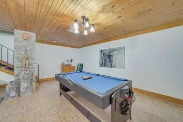 Mökkimajoitus Lakefront Eufaula Escape W/ Dock + Private Beach!