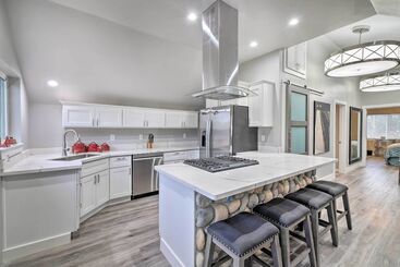 קוטג'' Modern Edgewood Home Near Tacoma W/ Deck!